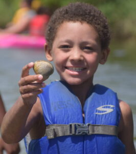 Students discover the amazing life in the ocean’s tide pools and the crowded animal communities living right around the shorelines of Ocean Beach in New London. By peering into tide pools, students learn about crabs, snails, algae and more!